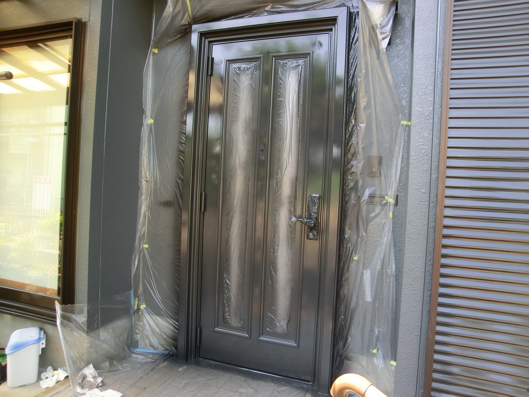 7月19日 A様邸 玄関サッシ（アルミ）ドアの塗装 近藤栄一塗装店 現場日記